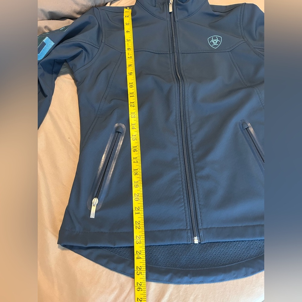NWOT Women’s Ariat Team Softshell Jacket Deep Petroleum Blue Size M Western - Picture 14 of 15